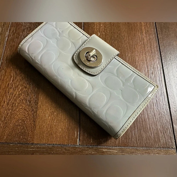 Coach turn lock wallet - Picture 2 of 16
